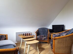 TV, fireplace, DVD player