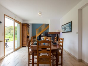 Dining - Holiday Home 'Maison De Charlie' with Private Terrace, Private Garden and Wi-Fi (Trégastel)