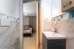 Bruser, hårtørrer, håndklæder