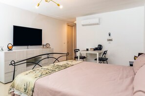 1 bedroom, iron/ironing board, free WiFi, bed sheets
