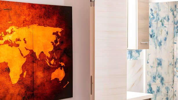 A room with a large world map artwork, a white wardrobe, and a floral-patterned cabinet. - Room 'Il Mappamondo -  Ensuite' with Wi-Fi and Air Conditioning (Catania)