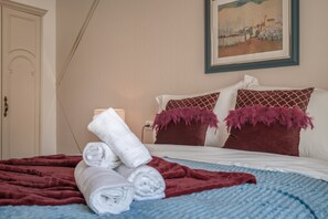 1 bedroom, free WiFi, bed sheets - 'Granate' Room with Mountain Views, Shared Terrace, and Wi-Fi (Alcalá del Valle)