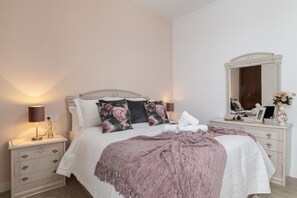 1 bedroom, free WiFi, bed sheets - Room 'Cuarzo' with Mountain View, Shared Terrace and Wi-Fi (Alcalá del Valle)