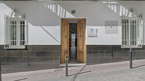 A building entrance with a number 16 sign, a wooden door, and a security box. - 'Topacio' Room with Mountain Views, Shared Terrace and Wi-Fi (Alcalá del Valle)