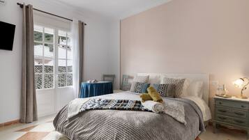 1 slaapkamer, een strijkplank/strijkijzer, gratis wifi, beddengoed