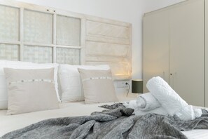 1 bedroom, free WiFi, bed sheets - Room 'Zirconio' with Mountain View, Shared Terrace and Wi-Fi (Alcalá del Valle)