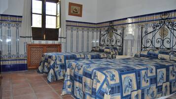 10 habitaciones, tabla de planchar con plancha y wifi gratis