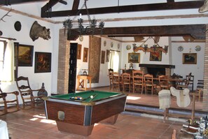 Games room - Villa 'La Priorita' with Mountain View, Wi-Fi and Air Conditioning (Córdoba)