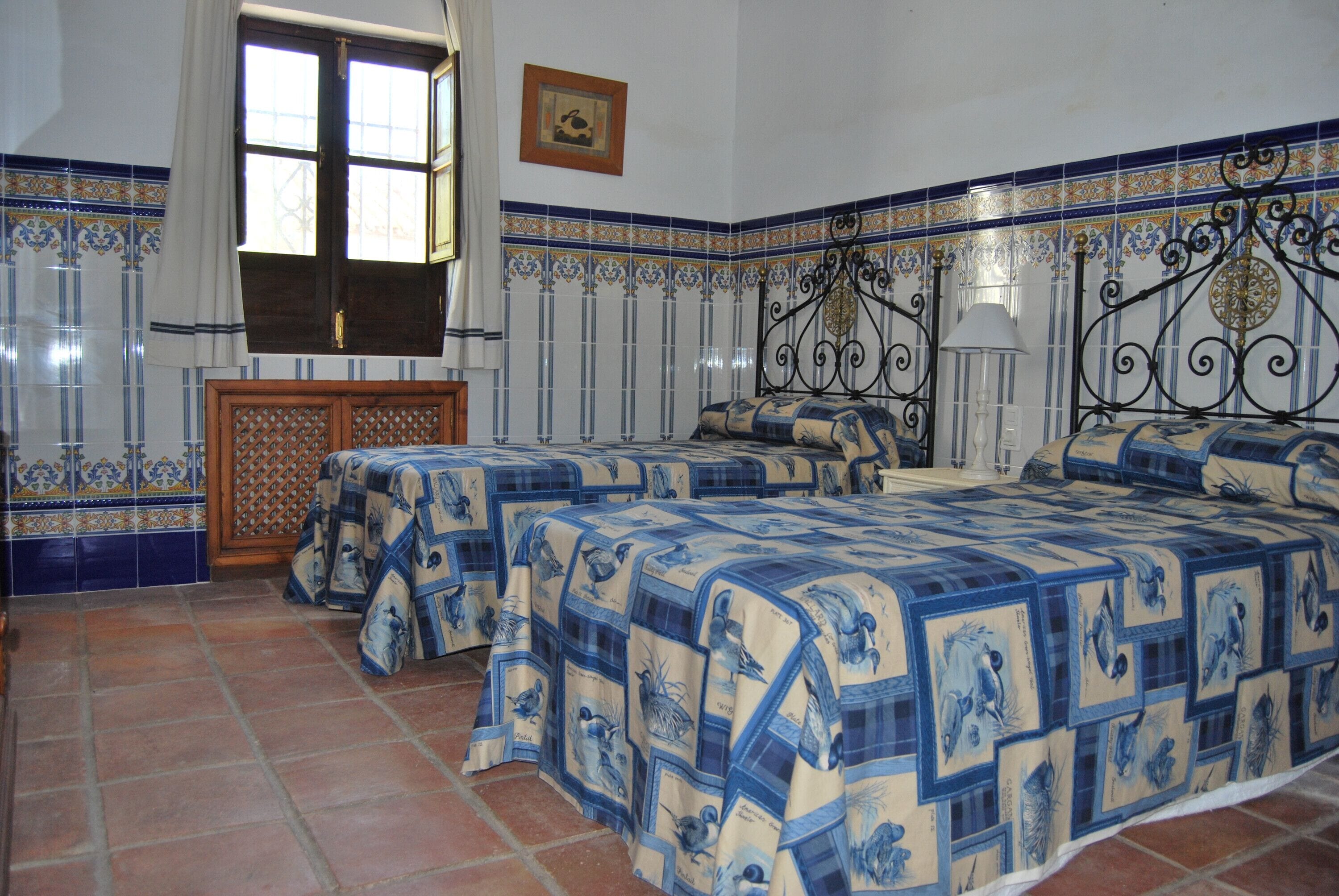 10 bedrooms, iron/ironing board, free WiFi, bed sheets