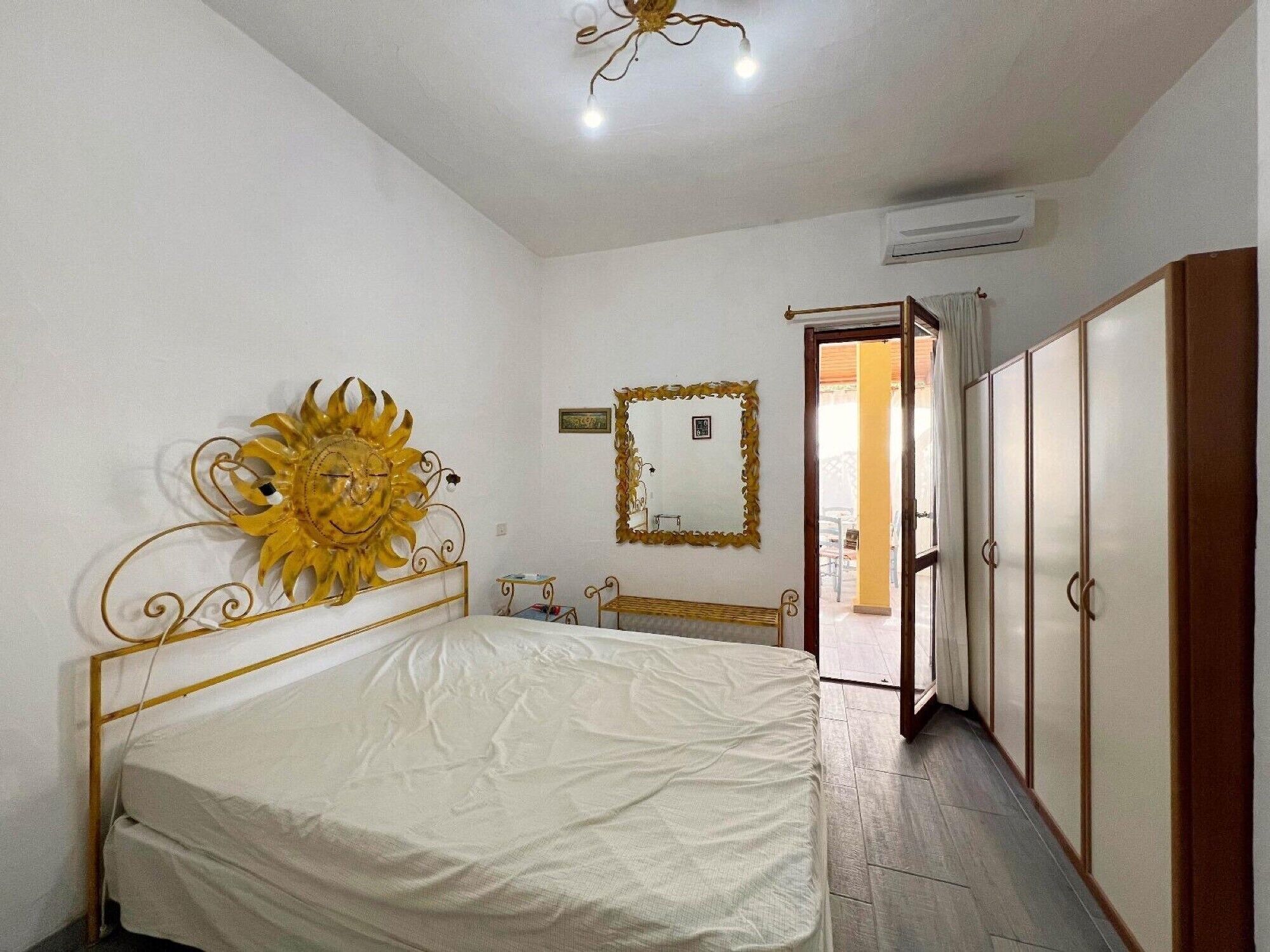 1 bedroom, bed sheets