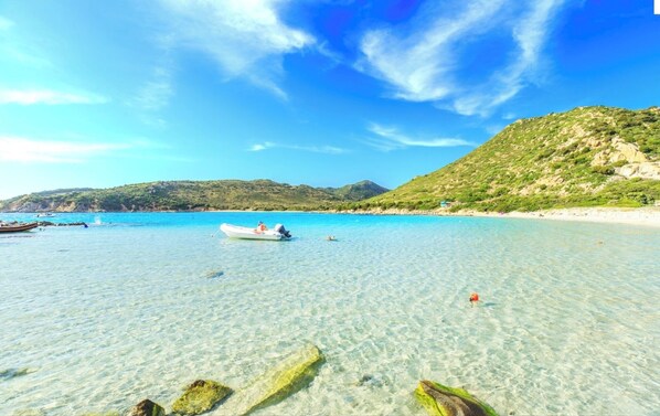 Beach nearby - Apartment 'La Casetta Di Lulu' with Private Terrace, Private Garden and Air Conditioning (Villasimius)