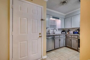 Fridge, microwave, oven, dishwasher - Dunes Crest A2 (North Myrtle Beach)