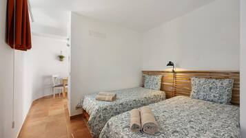 1 bedroom, free WiFi, bed sheets