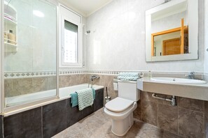 Douche, serviettes fournies