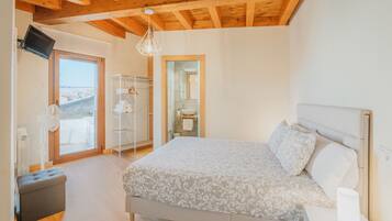 6 bedrooms, iron/ironing board, free WiFi, bed sheets