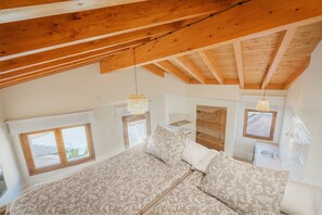 6 bedrooms, iron/ironing board, free WiFi, bed sheets