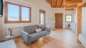 Een televisie en een tafeltennistafel