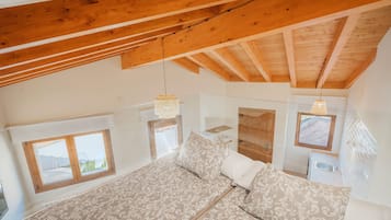6 bedrooms, iron/ironing board, free WiFi, bed sheets