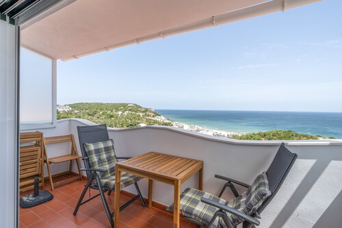 Salema Amazing View Apartment with Sea View, Balcony, and Wi-Fi