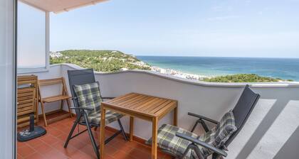 Salema Amazing View Apartment with Sea View, Balcony, and Wi-Fi