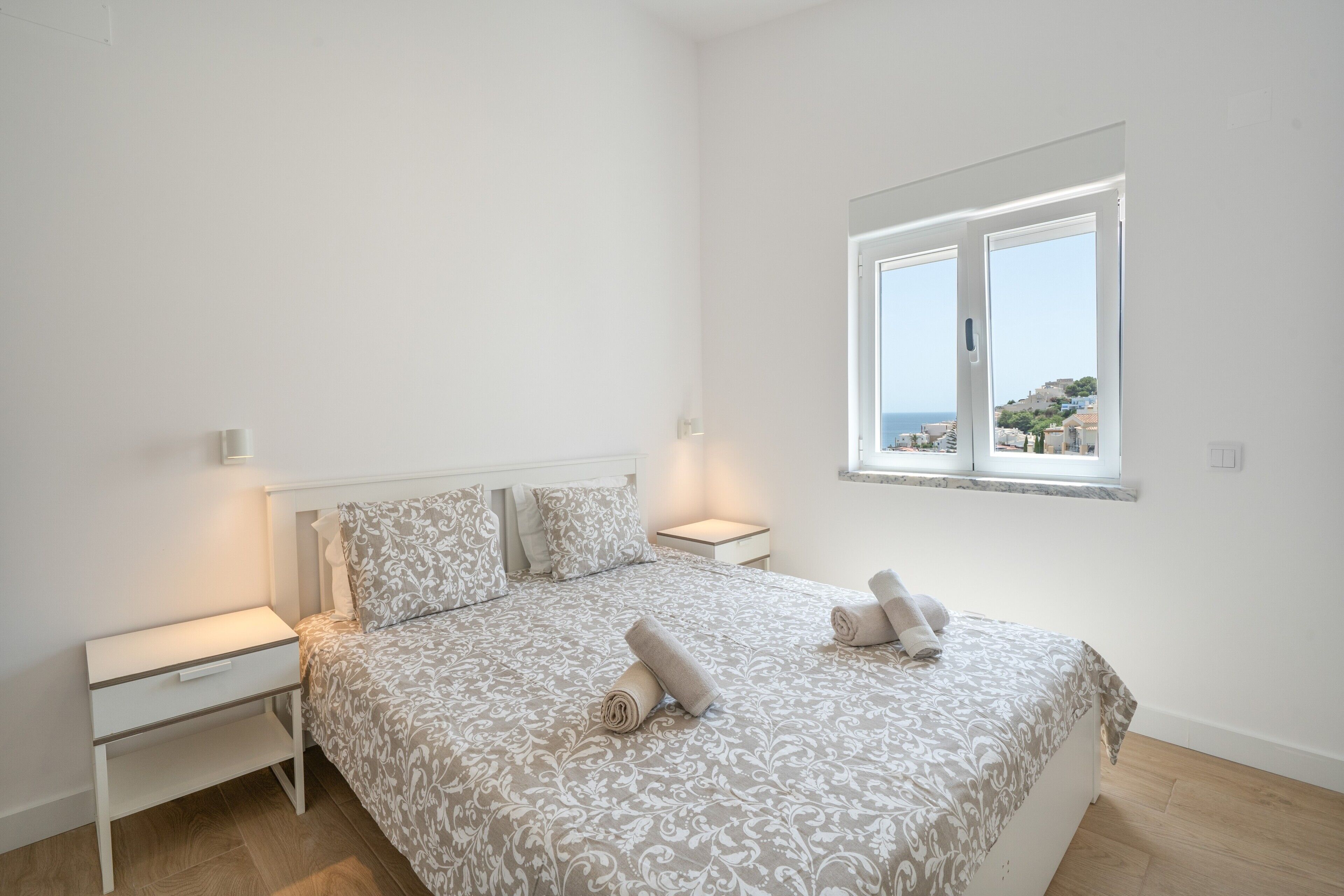2 dormitorios, tabla de planchar con plancha, wifi gratis y ropa de cama