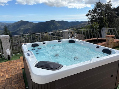 Outdoor spa tub. Holiday Home 'Jerzu S'essia De Su Santu 1' with Sea View, Wi-Fi and Air Conditioning