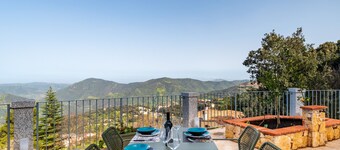 Casa de vacaciones 'Jerzu S'essia De Su Santu 1' con vistas al mar, Wi-Fi y aire acondicionado