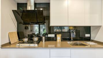 Refrigerador, microondas, horno y cafetera y tetera