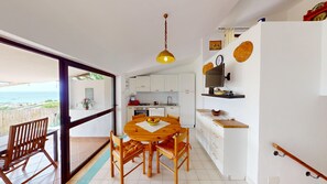 Dining - Villa 'Ersilia' with Sea View, Wi-Fi and Air Conditioning (Campulongu)