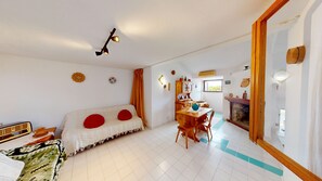 3 多间卧室、免费 WiFi、床单