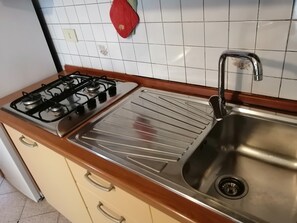 Refrigerador y utensilios de cocina 