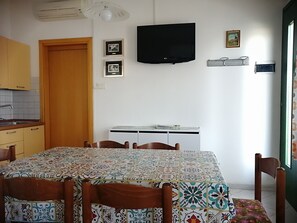 Dining - Euroholiday Village 3A Apartment with Private Terrace, Shared Garden, and Wi-Fi (Jesolo)