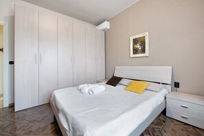 1 室のベッドルーム、WiFi (無料)、ベッドシーツ
