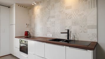 KĂŒhlschrank, Mikrowelle, Ofen, Herdplatte