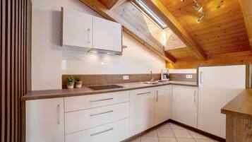 KĂŒhlschrank, Mikrowelle, Ofen, Herdplatte