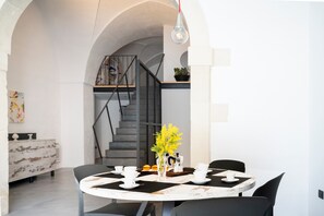 Dining - Holiday Home 'Uno' with Shared Terrace, Wi-Fi and Air Conditioning (Melendugno)