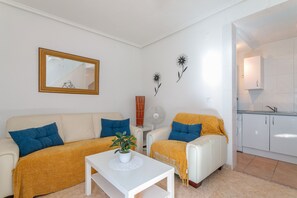 TV - Apartment 'Ballesteros' with Private Terrace, Private Garden and Wi-Fi (Santa Pola)