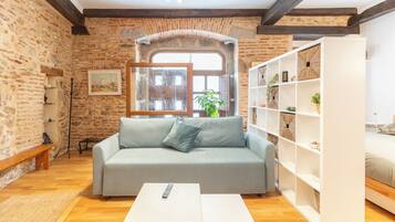 Tabla de planchar con plancha, wifi gratis, ropa de cama