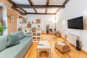 TV - Studio 'Judería' with Wi-Fi (Segovia)