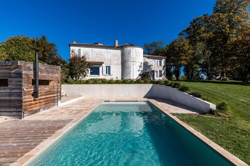Havre de paix au cœur de l’Entre-Deux-Mers : gîte de charme avec piscine, sauna et nature préservée