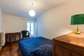 4 habitaciones, tabla de planchar con plancha y wifi gratis