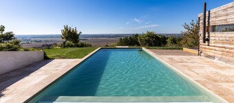 Peaceful Retreat in Entre-Deux-Mers: Charming Cottage with Pool, Sauna & Unspoiled Nature