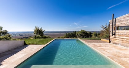 Peaceful Retreat in Entre-Deux-Mers: Charming Cottage with Pool, Sauna & Unspoiled Nature