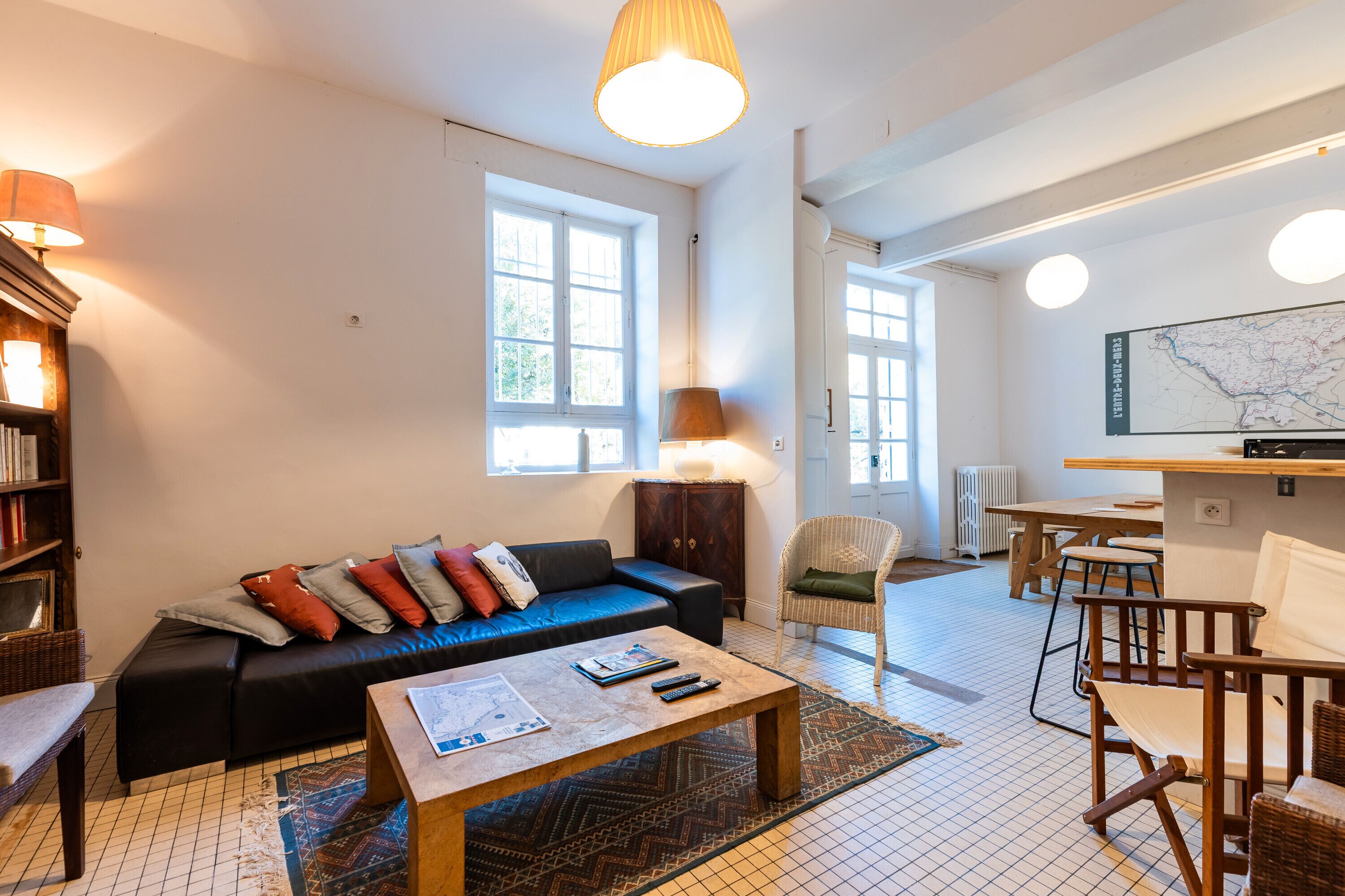 Televisie en een open haard