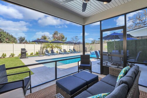 Serenity Oasis - Villa 1 - Professionally Designed Duplex Home with Luxurious Heated Pool and Spa!