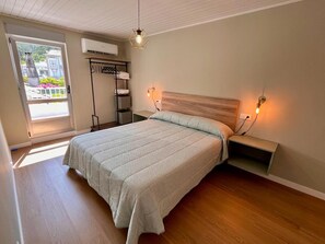 2 bedrooms, iron/ironing board, bed sheets