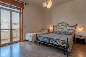 3 slaapkamers, een strijkplank/strijkijzer, beddengoed