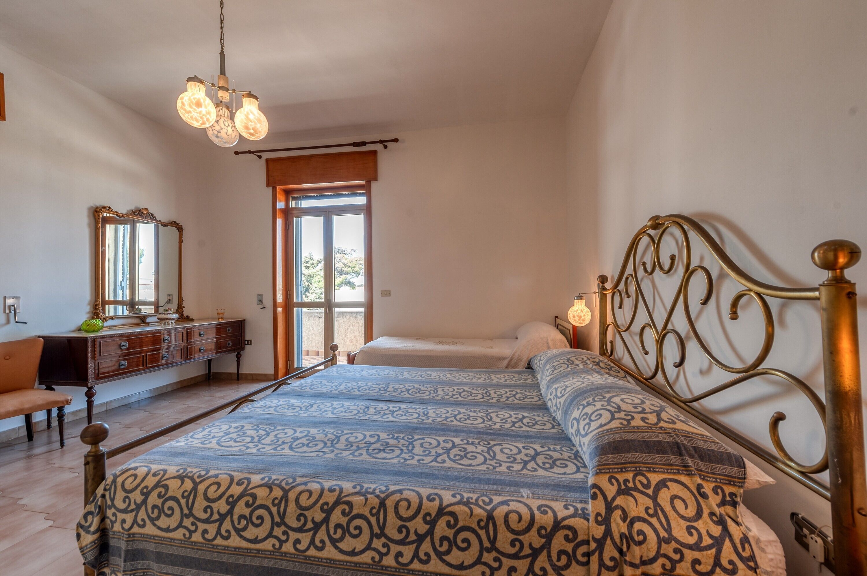 3 chambres, fer et planche à repasser, draps fournis