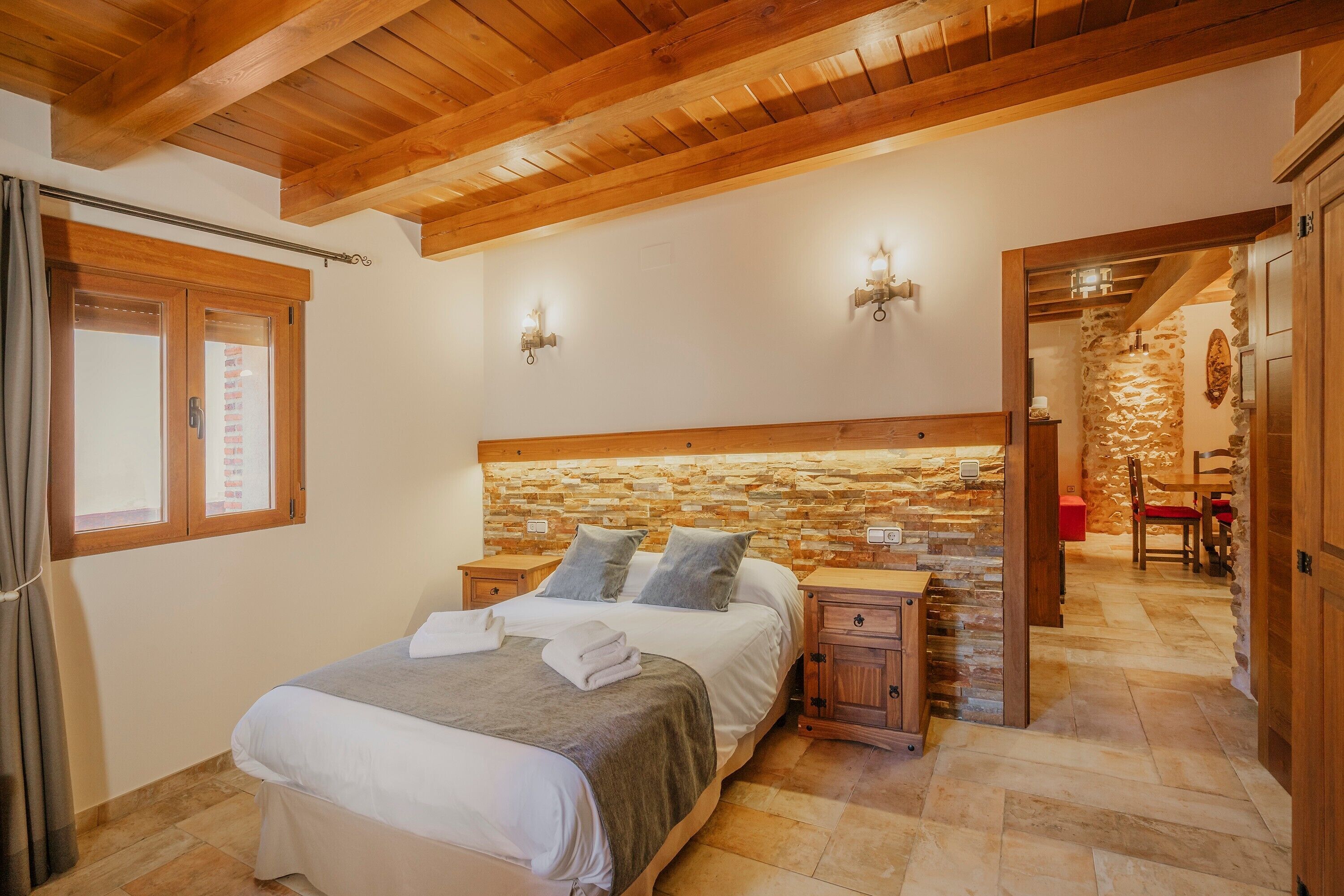 5 bedrooms, free WiFi, bed sheets