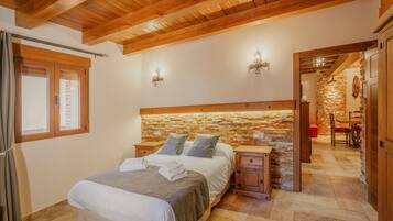 5 bedrooms, free WiFi, bed sheets